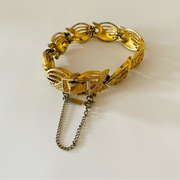 Vintage Signed Monet 1970s Textured Fish Retro Bracelet. - Picture 5 of 6